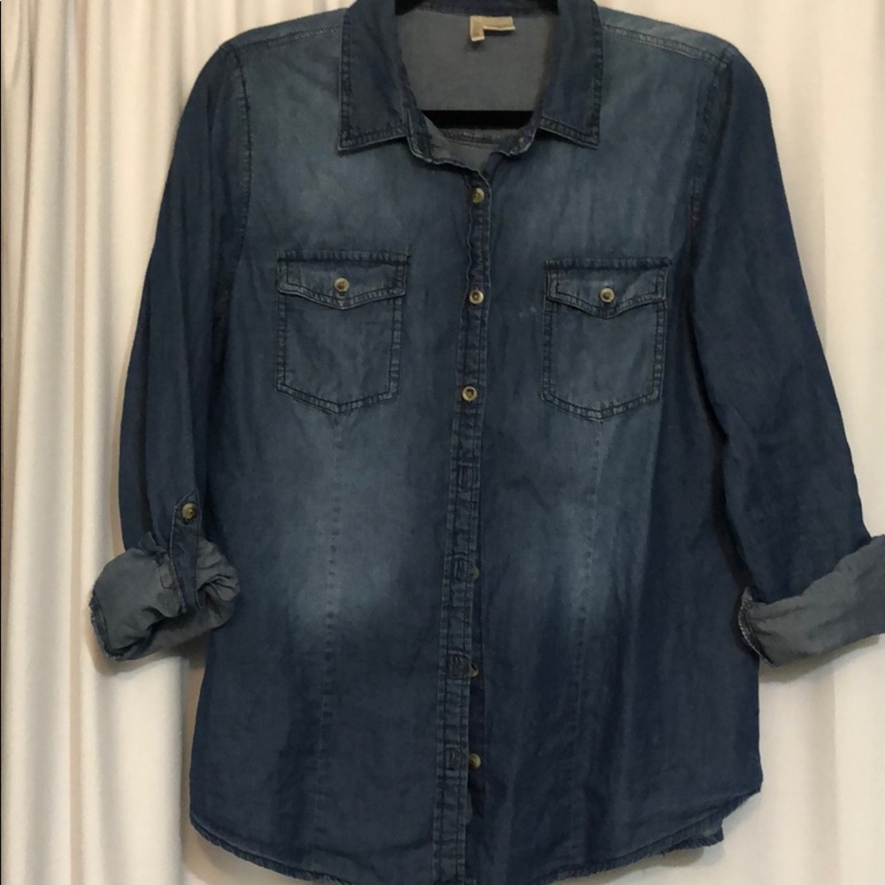 Size Large Button Up Top